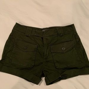 Vince green army shorts